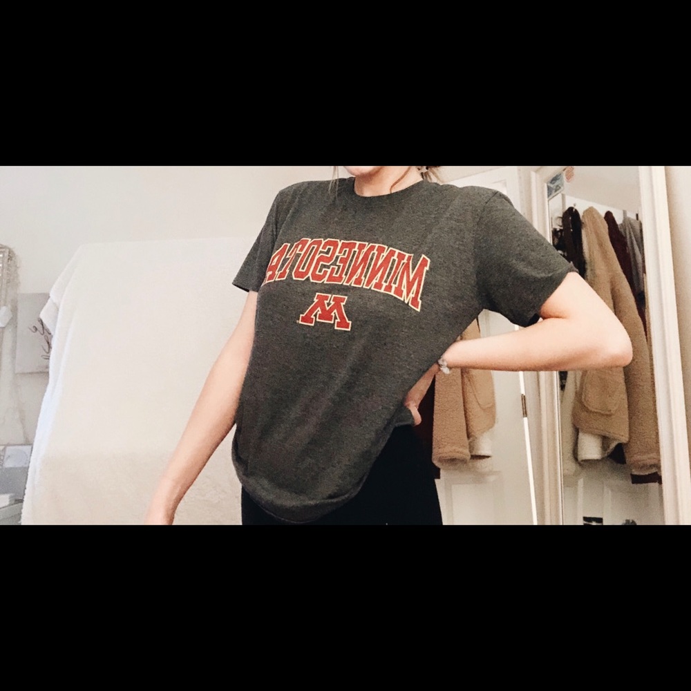 Size large university of Minnesota tee